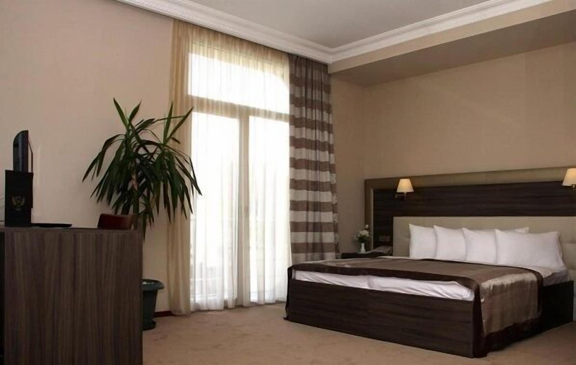 Cruise Hotel Tbilisi Exterior foto