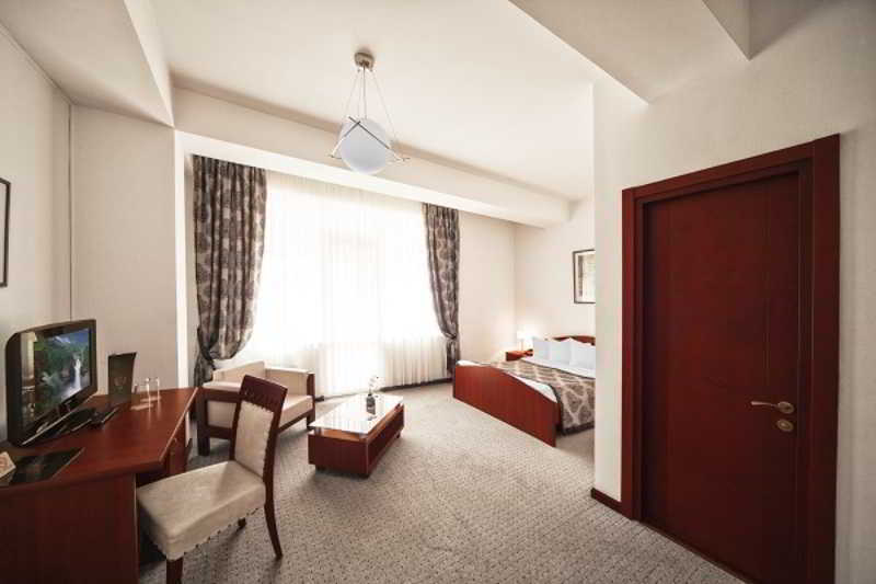 Cruise Hotel Tbilisi Exterior foto